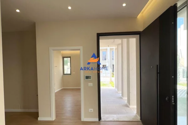 Shtepi me qera Vila Luksoze ne Tirane, 4+1, Mobilimi Bosh, pa mobiluar, Pagesa 2,717  Euro.