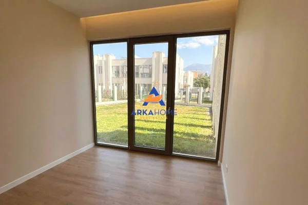 Shtepi me qera Vila Luksoze ne Tirane, 4+1, Mobilimi Bosh, pa mobiluar, Pagesa 2,717  Euro.