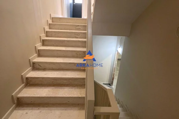 Shtepi me qera Vila Luksoze ne Tirane, 4+1, Mobilimi Bosh, pa mobiluar, Pagesa 2,717  Euro.