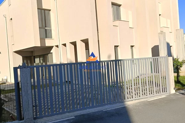Shtepi me qera Vila Luksoze ne Tirane, 4+1, Mobilimi Bosh, pa mobiluar, Pagesa 2,717  Euro.