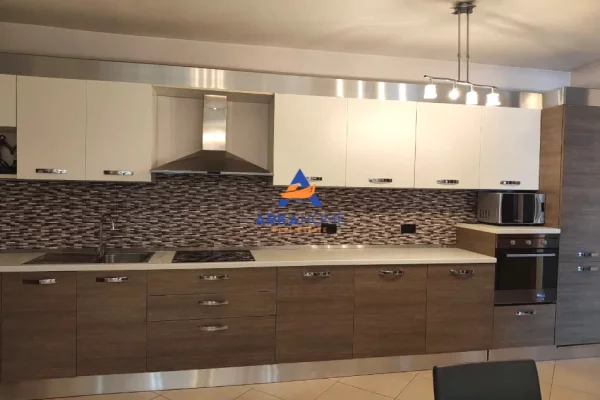 Shtepi me qera Apartament ne Tirane, 2+1, Mobilimi E mobiluar, Pagesa 725  Euro.