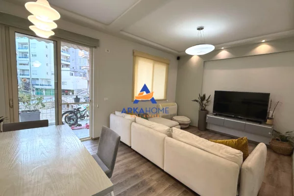 JEPET APARTAMENT ME QERA 2+1+BALLKON "KOPSHTI ZOOLOGJIK TEK LIQENI THATE " 750 EURO