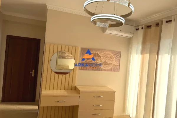 Shtepi me qera Apartament ne Tirane, 3+1, Mobilimi E mobiluar, Pagesa 750  Euro.