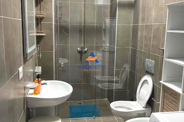 Shtepi me qera Apartament ne Tirane, 1+1, Mobilimi E mobiluar, Pagesa 652  Euro.