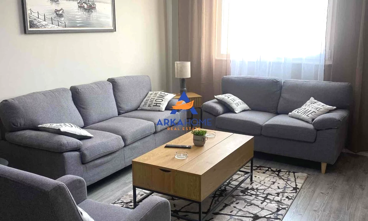 Shtepi me qera Apartament ne Tirane, 1+1, Mobilimi E mobiluar, Pagesa 652  Euro.