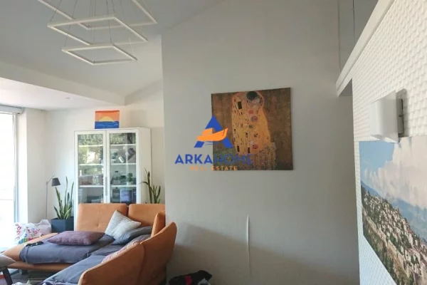 Shtepi me qera Penthose(kati i fundit panoramik) ne Tirane, 4+1, Mobilimi E mobiluar, Pagesa 1,800  Euro.