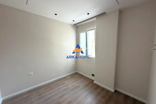 Shtepi ne shitje Apartament ne Tirane, 1+1, Mobilimi Pjeserisht e mobiluar, Pagesa 99,000  Euro.