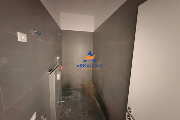 Shtepi ne shitje Apartament ne Tirane, 1+1, Mobilimi Pjeserisht e mobiluar, Pagesa 99,000  Euro.