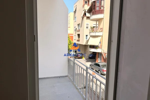 Shtepi ne shitje Apartament ne Tirane, 1+1, Mobilimi Pjeserisht e mobiluar, Pagesa 99,000  Euro.