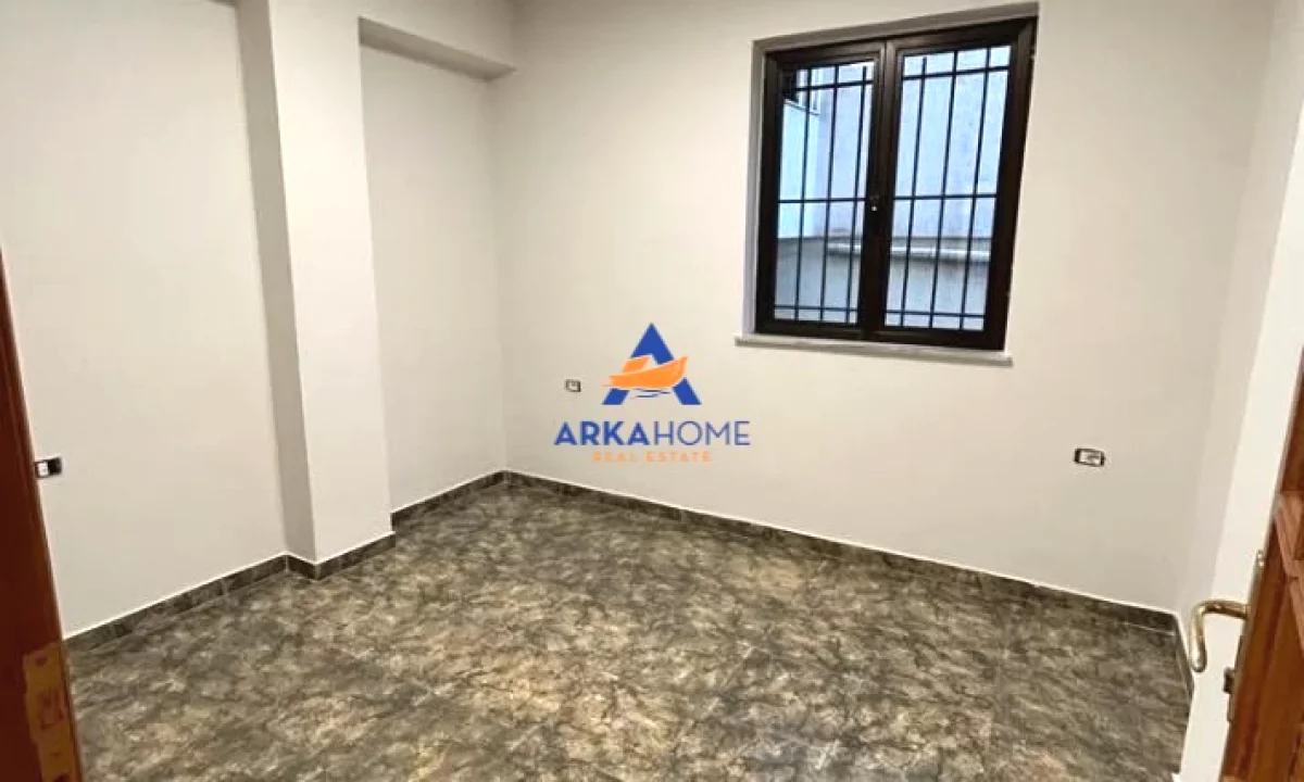 Shtepi me qera Apartament ne Tirane, 3+1, Mobilimi Bosh, pa mobiluar, Pagesa 1,086  Euro.