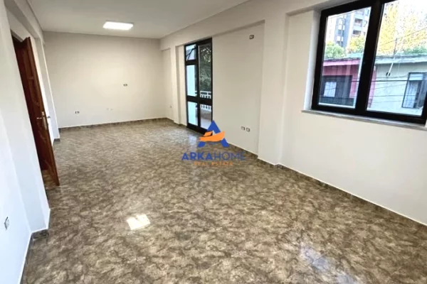 Shtepi me qera Apartament ne Tirane, 3+1, Mobilimi Bosh, pa mobiluar, Pagesa 1,086  Euro.