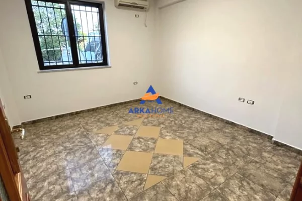 Shtepi me qera Apartament ne Tirane, 3+1, Mobilimi Bosh, pa mobiluar, Pagesa 1,086  Euro.