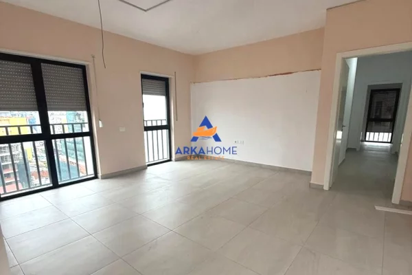 Shtepi me qera Apartament ne Tirane, 2+1, Mobilimi Bosh, pa mobiluar, Pagesa 652  Euro.
