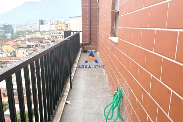 Shtepi me qera Apartament ne Tirane, 2+1, Mobilimi Bosh, pa mobiluar, Pagesa 652  Euro.