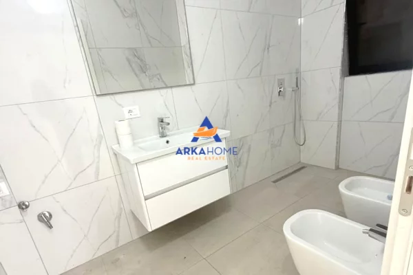 Shtepi me qera Apartament ne Tirane, 2+1, Mobilimi Bosh, pa mobiluar, Pagesa 652  Euro.
