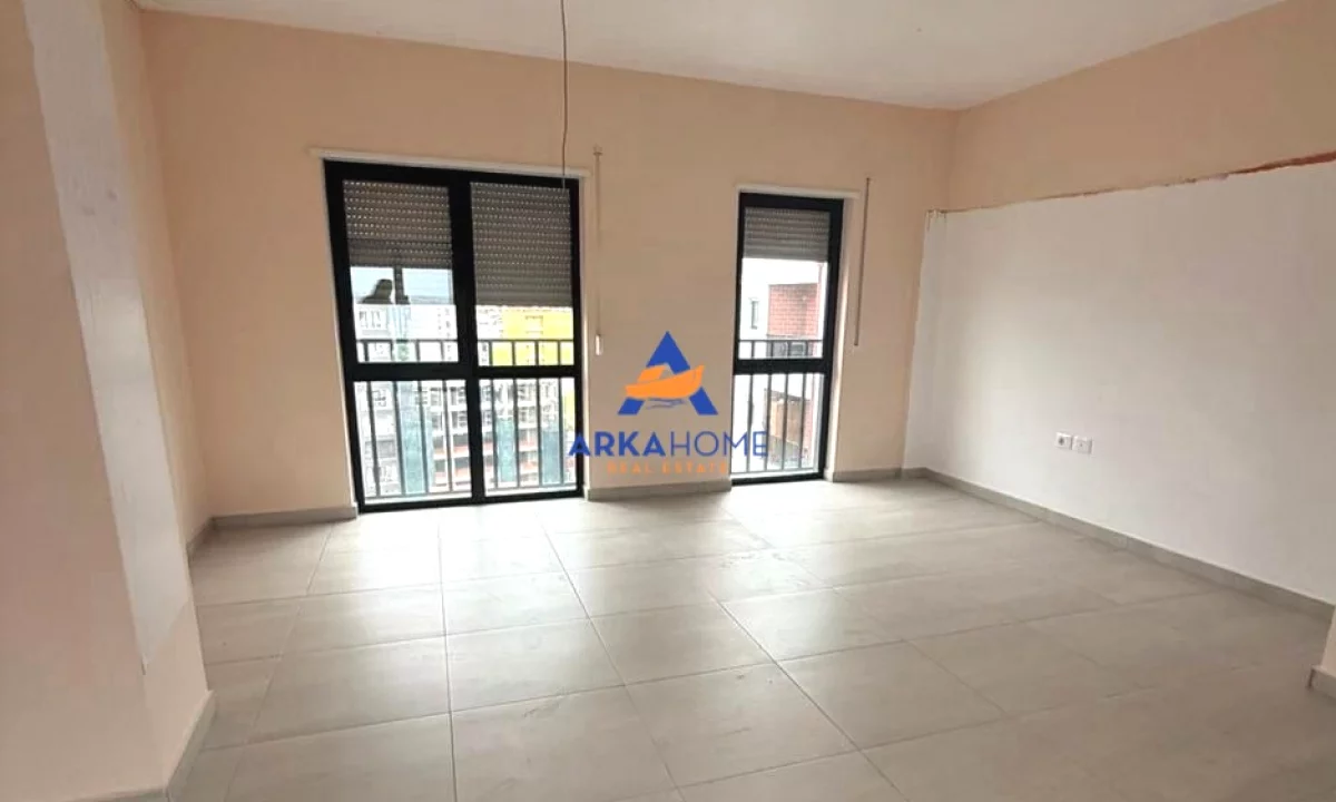 Shtepi me qera Apartament ne Tirane, 2+1, Mobilimi Bosh, pa mobiluar, Pagesa 652  Euro.