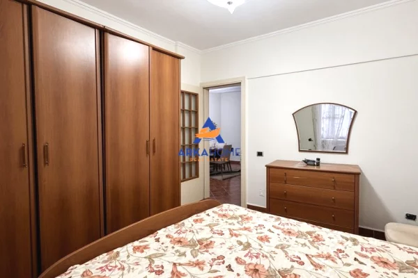 Shtepi me qera Apartament ne Tirane, 2+1, Mobilimi E mobiluar, Pagesa 700  Euro.