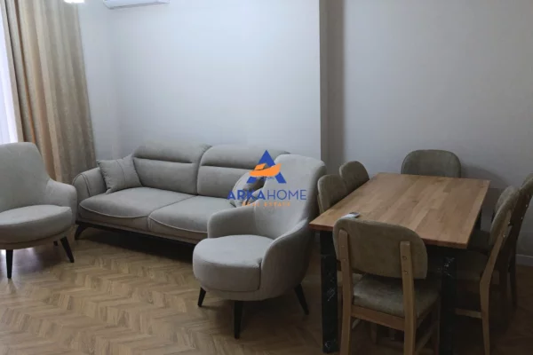 Shtepi ne shitje Apartament ne Tirane, 2+1, Mobilimi E mobiluar, Pagesa 222,826  Euro.