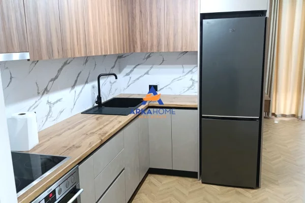 Shtepi ne shitje Apartament ne Tirane, 2+1, Mobilimi E mobiluar, Pagesa 222,826  Euro.