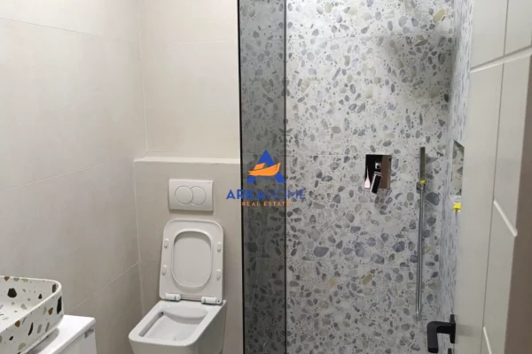 Shtepi ne shitje Apartament ne Tirane, 2+1, Mobilimi E mobiluar, Pagesa 222,826  Euro.