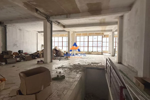 JEPET ME QIRA AMBIENT KOMERCIAL 2000 M2 "KTHESA E KAMZES" 12.000 EURO