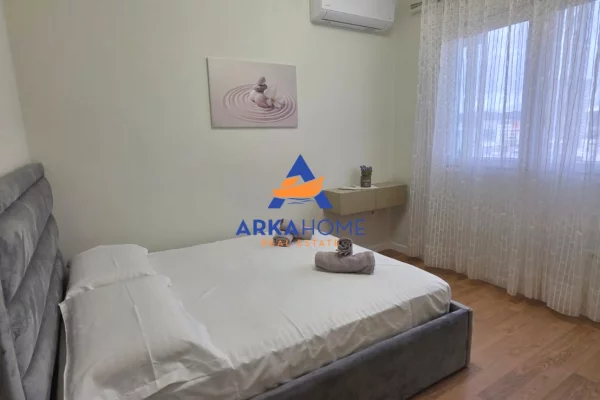 Shtepi me qera Apartament ne Tirane, 2+1, Mobilimi E mobiluar, Pagesa 978  Euro.