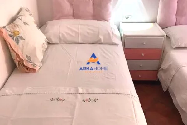 Shtepi me qera Apartament ne Durres, 1+1, Mobilimi E mobiluar, Pagesa 500  Euro.