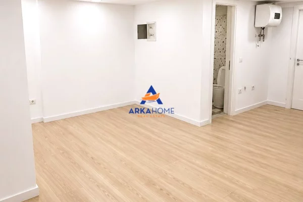 JEPET ME QERA DYQAN BUZE RRUGE 100 M2 "TE KOMUNA E PARISIT" 1500 EURO