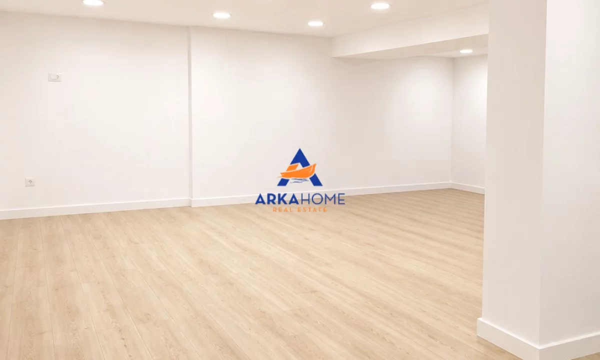 JEPET ME QERA DYQAN BUZE RRUGE 100 M2 "TE KOMUNA E PARISIT" 1500 EURO