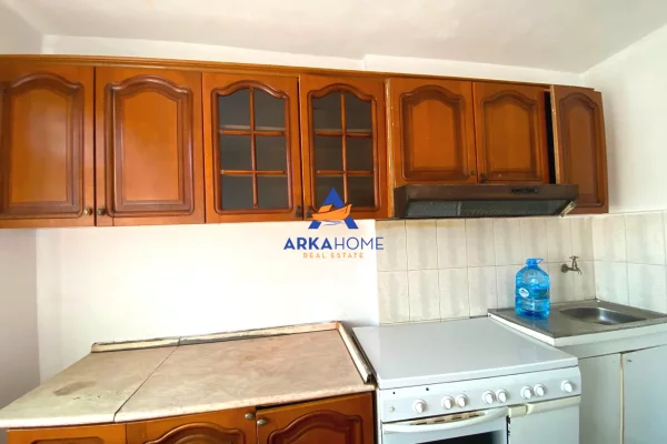 Shtepi me qera Apartament ne Tirane, 3+1, Mobilimi E mobiluar, Pagesa 489  Euro.