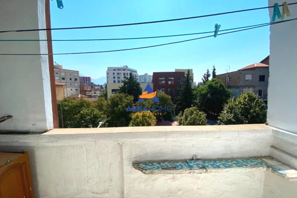 Shtepi me qera Apartament ne Tirane, 3+1, Mobilimi E mobiluar, Pagesa 489  Euro.