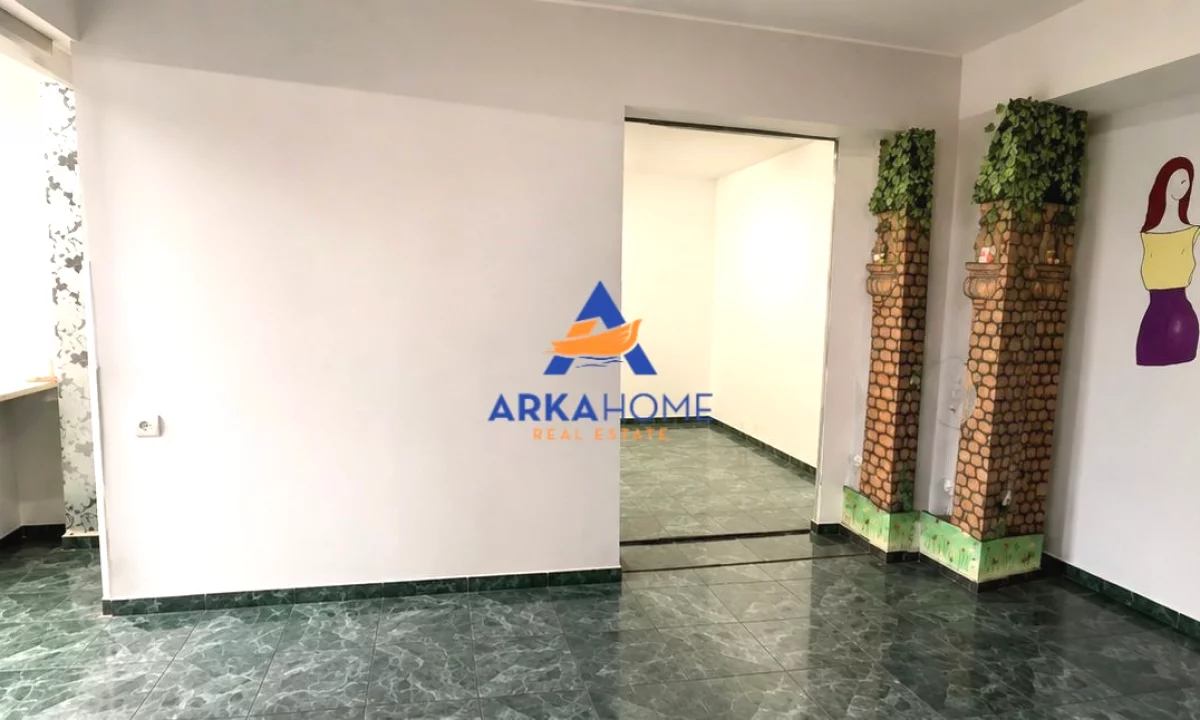 JEPET AMBIENT BIZNESI ME QERA 90M2 "KOMUNA E PARISIT" 80.000 LEKE