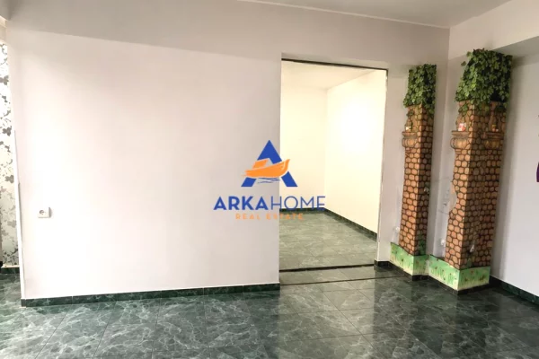 JEPET AMBIENT BIZNESI ME QERA 90M2 "KOMUNA E PARISIT" 80.000 LEKE