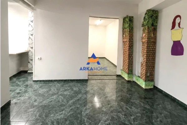 JEPET AMBIENT BIZNESI ME QERA 90M2 "KOMUNA E PARISIT" 80.000 LEKE