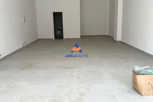 JEPET ME QERA AMBIENT BIZNESI 91M2 "BULEVARDI I RI" 85.000 LEKE