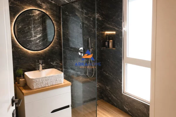 Shtepi ne shitje Apartament ne Tirane, 2+1, Mobilimi E mobiluar, Pagesa 219,058  Euro.