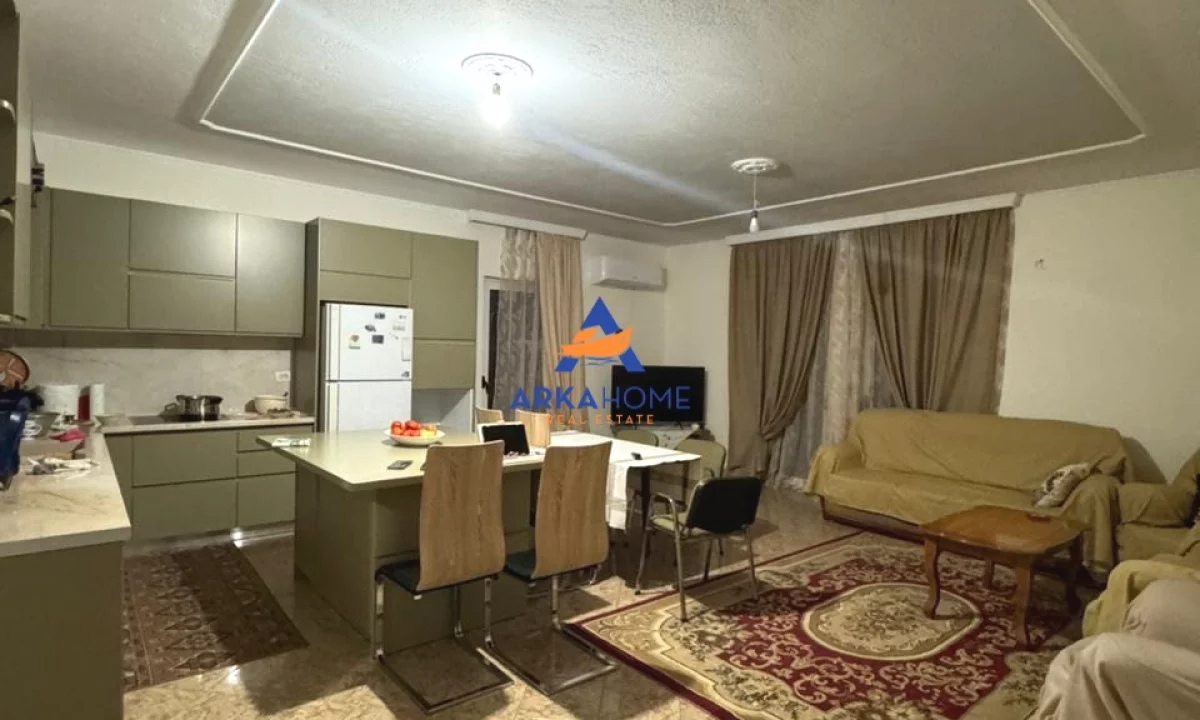 Shtepi me qera Vila Luksoze ne Tirane, 3+1, Mobilimi E mobiluar, Pagesa 760  Euro.