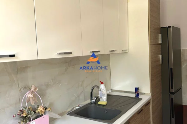 Shtepi me qera Apartament ne Tirane, 2+1, Mobilimi E mobiluar, Pagesa 500  Euro.
