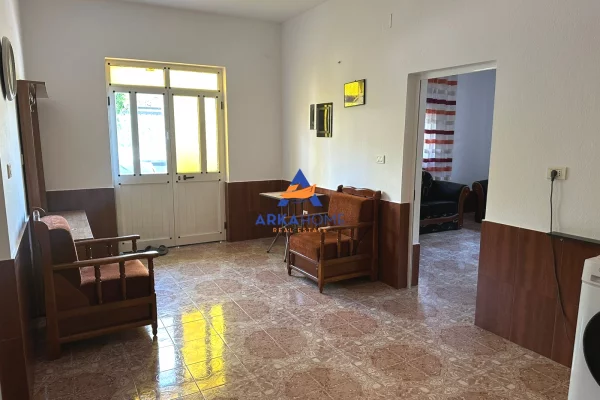 Shtepi me qera Apartament ne Tirane, 2+1, Mobilimi E mobiluar, Pagesa 500  Euro.