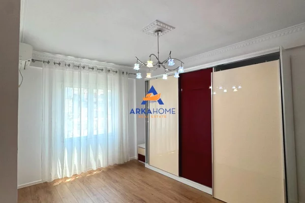 Shtepi ne shitje Apartament ne Tirane, 2+1, Mobilimi E mobiluar, Pagesa 260,000  Euro.