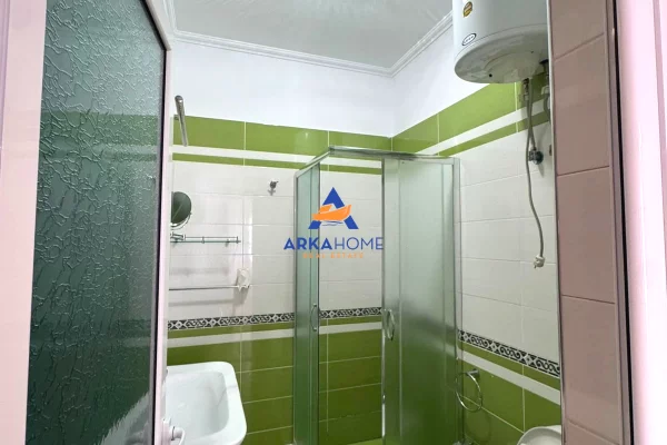 Shtepi ne shitje Apartament ne Tirane, 2+1, Mobilimi E mobiluar, Pagesa 260,000  Euro.