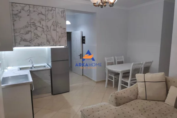 Shtepi me qera Apartament ne Tirane, 2+1, Mobilimi E mobiluar, Pagesa 543  Euro.