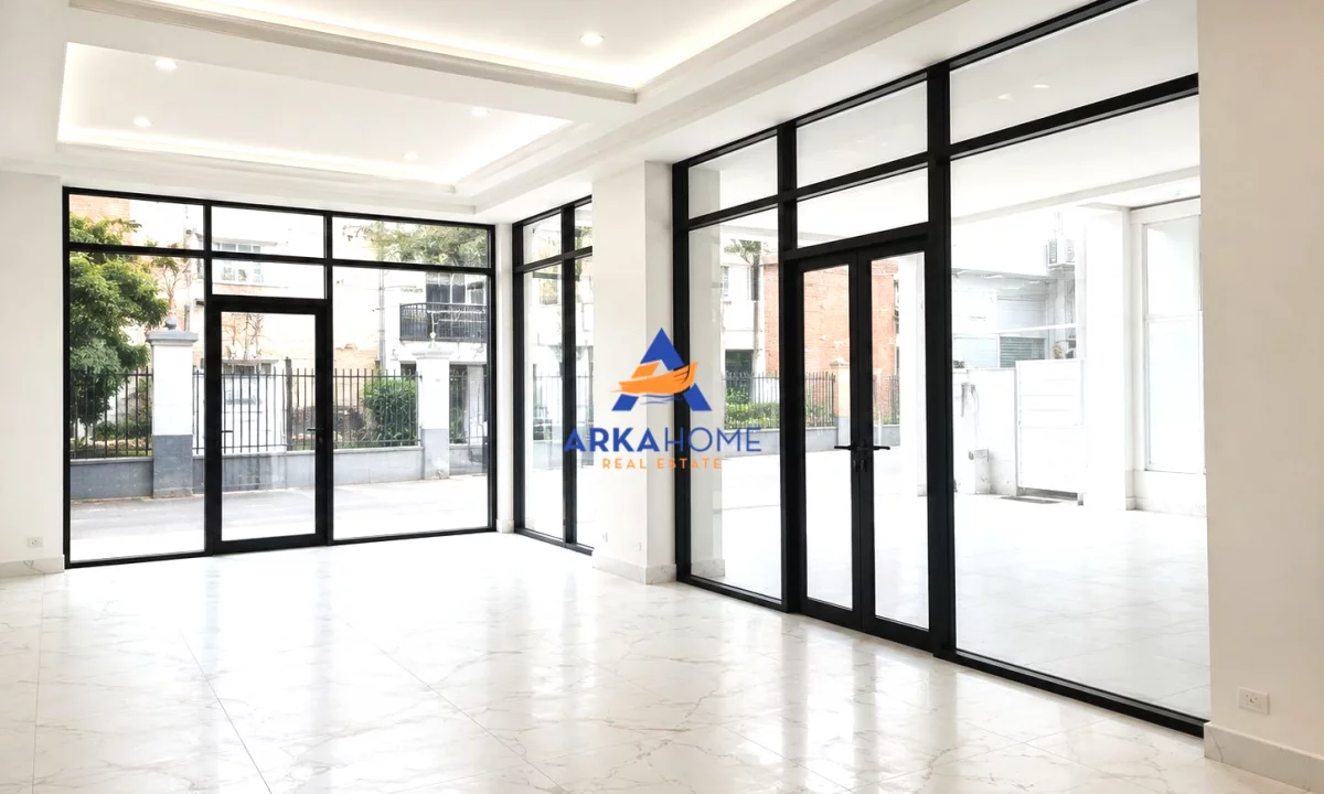 JEPET AMBIENT ZYRE ME QERA 132 M2 "PRANE KAFE FLORA, QENDER" 2900 EURO