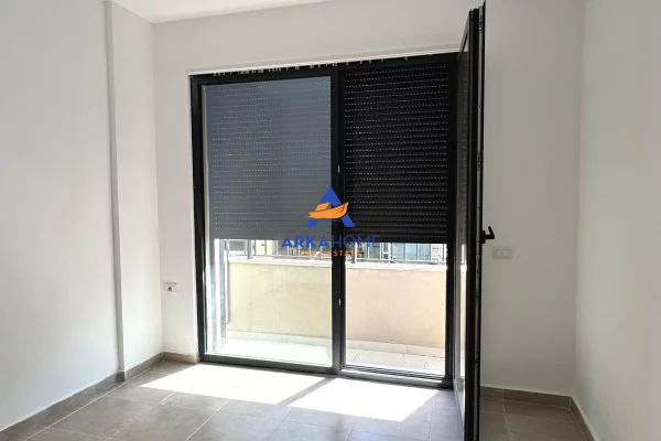 JEPET ME QERA AMBIENT BIZNESI 168 M2 "LIQENI I THATE" 1600 EURO