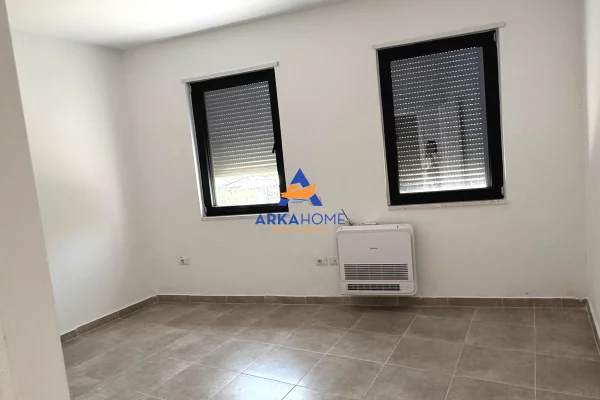 JEPET ME QERA AMBIENT BIZNESI 168 M2 "LIQENI I THATE" 1600 EURO