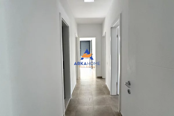 JEPET ME QERA AMBIENT BIZNESI 168 M2 "LIQENI I THATE" 1600 EURO