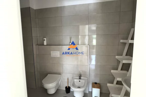 JEPET ME QERA AMBIENT BIZNESI 168 M2 "LIQENI I THATE" 1600 EURO