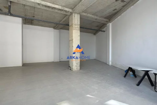 JEPET ME QERA AMBIENT BIZNESI 154 M2 "LIQENI I THATE" 1800 EURO