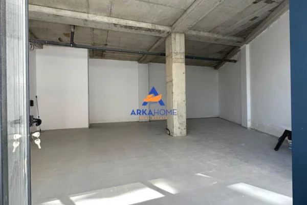 JEPET ME QERA AMBIENT BIZNESI 154 M2 "LIQENI I THATE" 1800 EURO