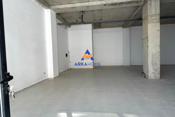 JEPET ME QERA AMBIENT BIZNESI 154 M2 "LIQENI I THATE" 1800 EURO